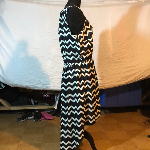 Zigzag designed High Low dress - Picture 2 of 2